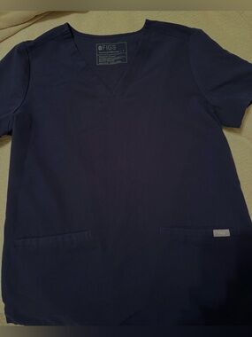 Figs Navy Casama scrub top size Small